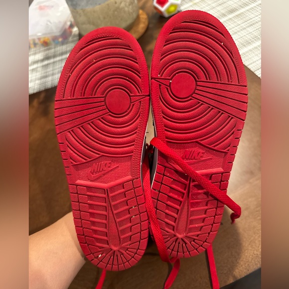 JORDAN 1 MID PS
"Jordan 1 Mid Gym Red" - Picture 5 of 7